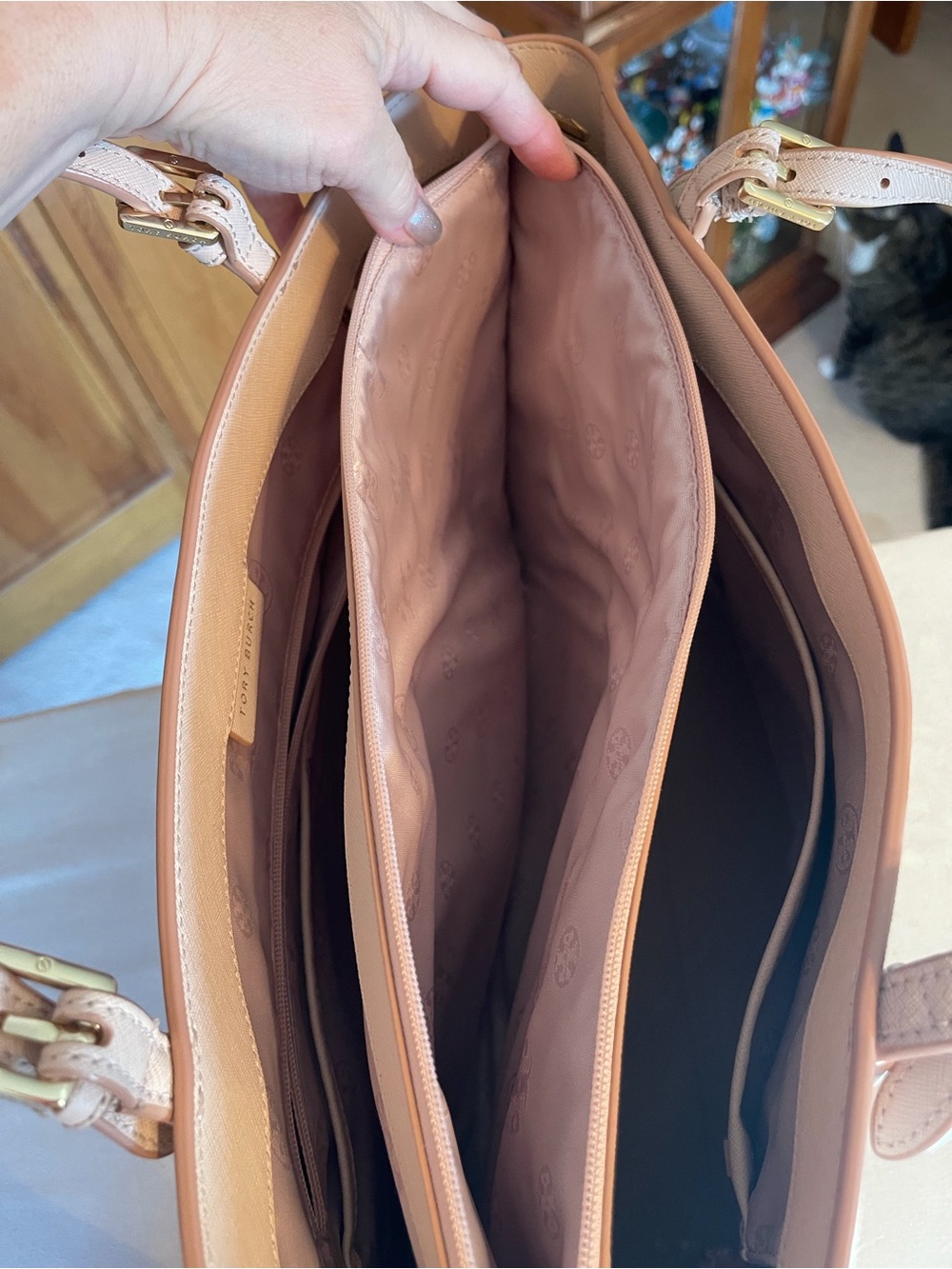 Tory Burch Pale Pink Leather Tote with Gold Logo - Picture 4 of 5